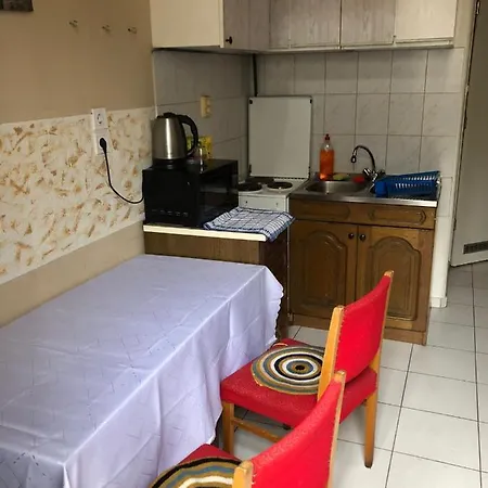 7dab Huszar Contactless Self Check-in Panzió *